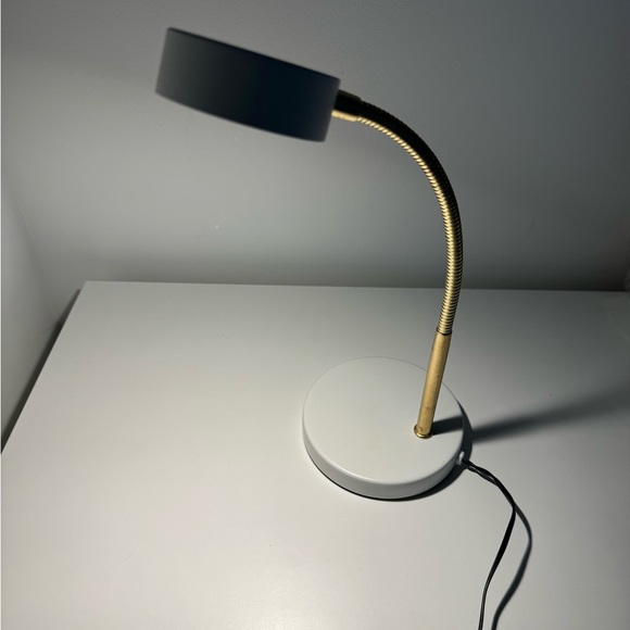 10” White and gold desk lamp - Picture 3 of 3